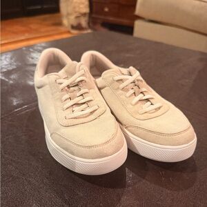 Kizik Kids Prague Sneakers – Size 2Y